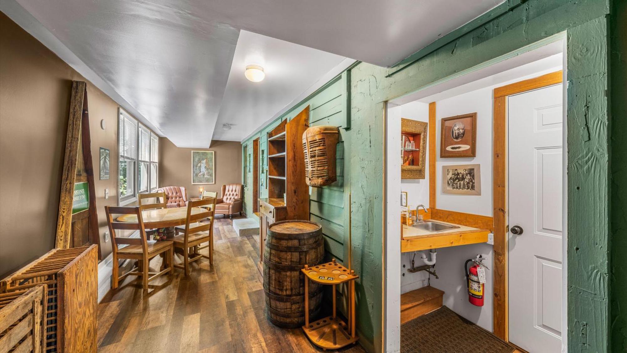 Whiskey Ridge Lodge, A Restored 1940S Gem, 2 Mins From Downtown, Breathtaking City Views, Custom Game Room, And Spacious Elegance Gatlinburg Exterior foto